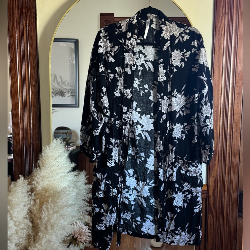 Spiritual Gangster Black and White Floral Kimono